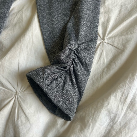 Ardene Move Basic Collection Gray Capri Leggings XS - Picture 7 of 8